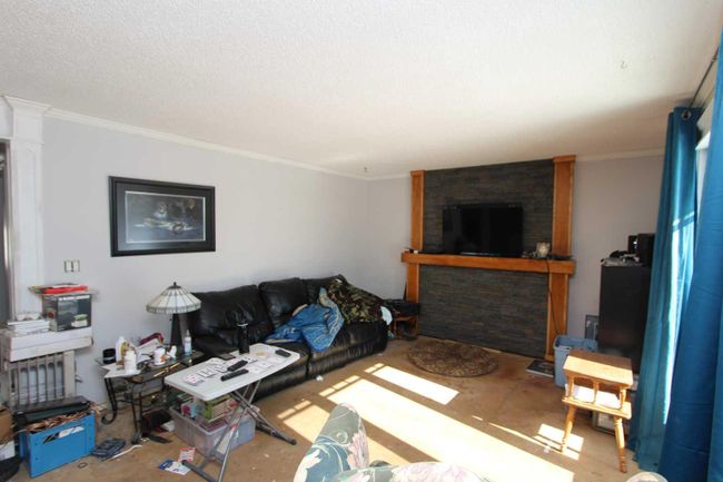 5112 51 Avenue, Home with 2 bedrooms, 1 bathrooms and 2 parking in Caroline AB | Image 7