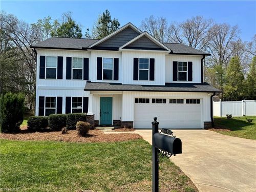 6436 Beaver Pond Ct, Pfafftown, NC, 27040-9052 | Card Image