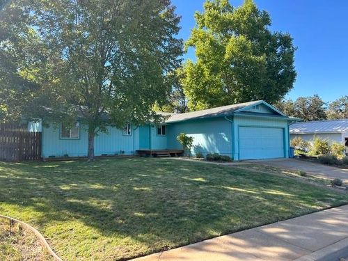 901 Meadowlark Ln, Yreka, CA, 96097-3220 | Card Image