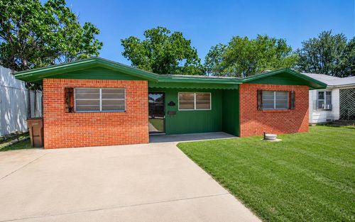 1221 E 16th St, Big Spring, TX, 79720-5803 | Card Image