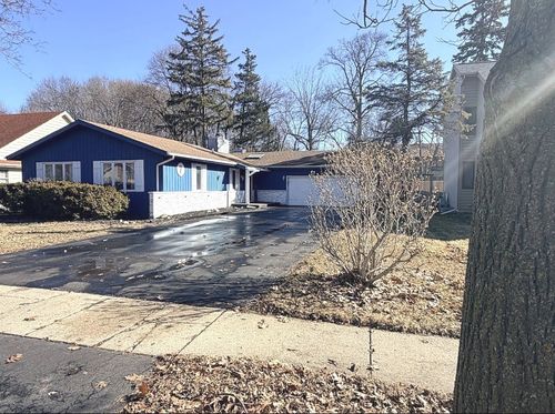 7 Woodhead Dr, Lake Villa, IL, 60046-8683 | Card Image