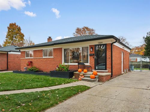 1364 Fontaine Ave, Madison Heights, MI, 48071-4818 | Card Image