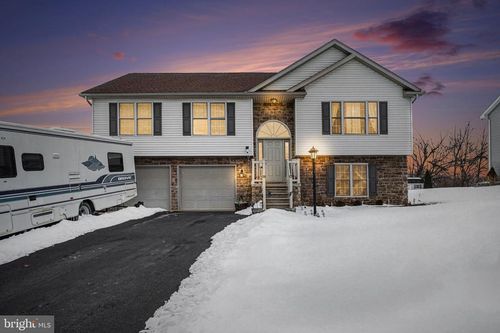 400 Frick Ave, WAYNESBORO, PA, 17268-1034 | Card Image