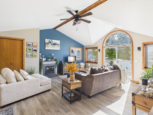 408 Peninsula Dr, Columbiaville, MI, 48421-9774 | Card Image