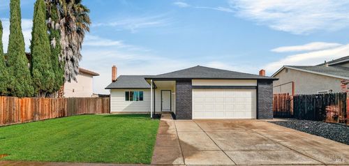 904 Labrador Way, Suisun City, CA, 94585-2918 | Card Image
