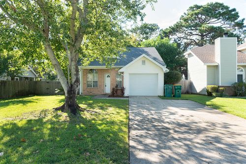 69 7th St, Shalimar, FL, 32579-1359 | Card Image
