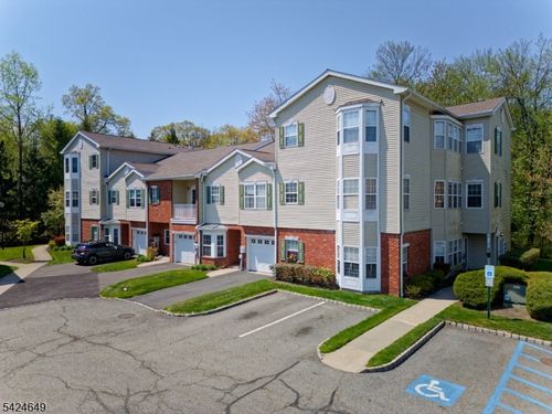 25 Windsor Dr, Lincoln Park, NJ, 07035-1730 | Card Image