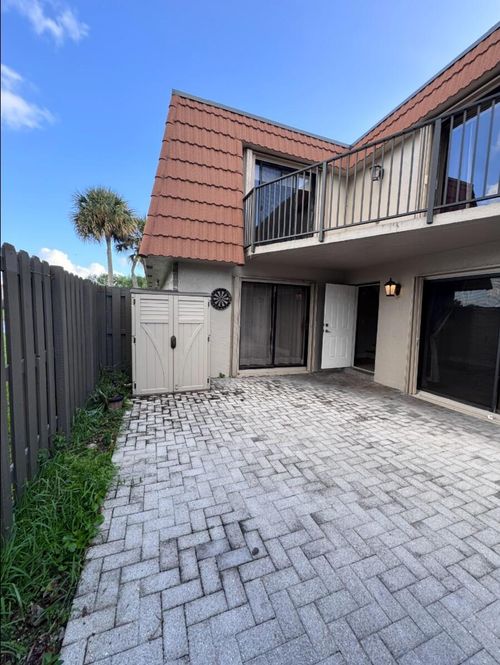 1532 W Harmony Lake Cir, Davie, FL, 33324-7116 | Card Image