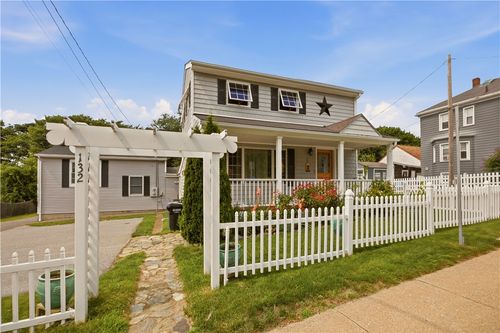 1-132 Evarts St, Newport, RI, 02840-1661 | Card Image
