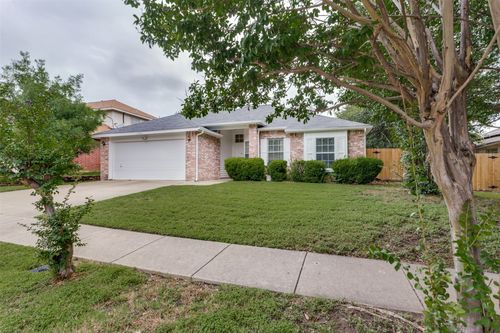 5203 Rio Bravo Dr, Arlington, TX, 76017-1751 | Card Image