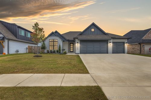 13647 S 21st Pl E, Bixby, OK, 74008-2192 | Card Image