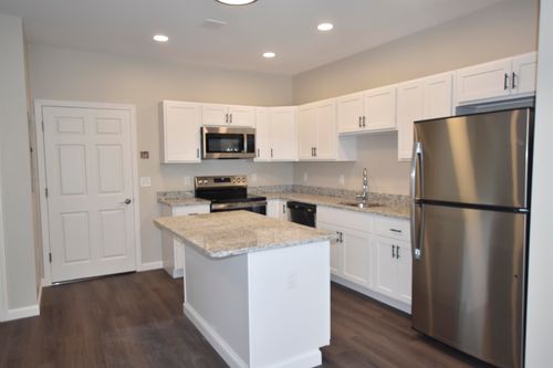 305-217 Rockingham Rd, Londonderry, NH, 03053-2110 | Card Image