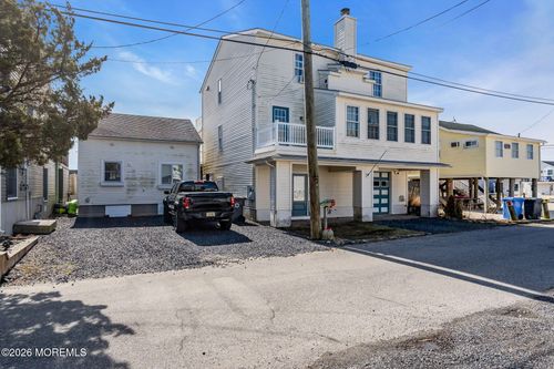 11 Avenue D, MANAHAWKIN, NJ, 08050-3924 | Card Image