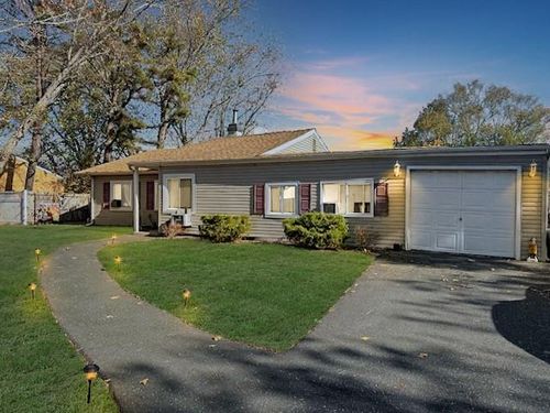 7 Balsam Dr, Medford, NY, 11763-4303 | Card Image