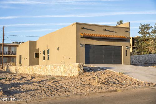 2928 Fairway Dr, Las Cruces, NM, 88011-4911 | Card Image