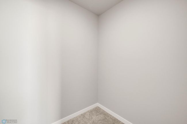Walk-in Closet | Image 26