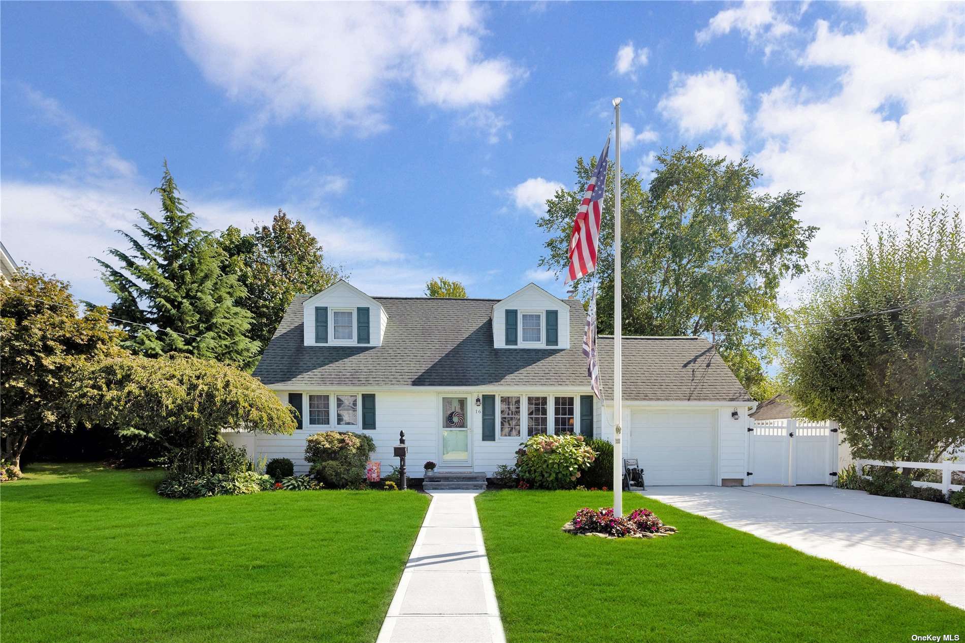 Oakley Pl, West Islip, NY 11795