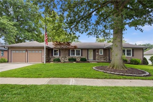 6901 W 101st Ter, Overland Park, KS, 66212-1748 | Card Image