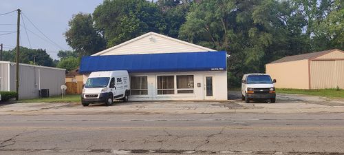 1240 Pipestone Rd, Benton Harbor, MI, 49022-3846 | Card Image