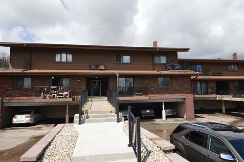 2-3985 S 84th Street, Greenfield, WI, 53228 | Card Image