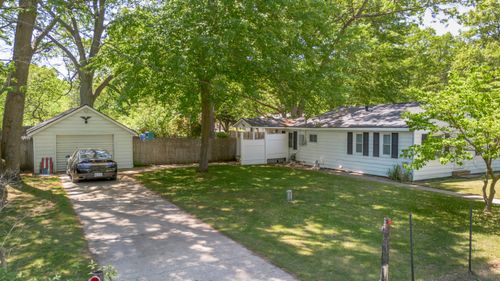 1341 E Summit Ave, Norton Shores, MI, 49444-3251 | Card Image