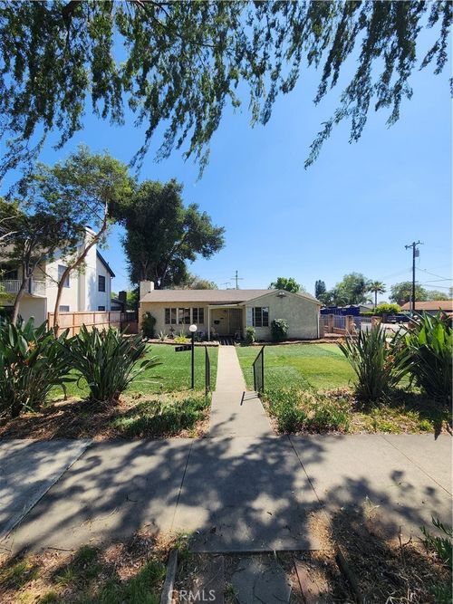 427 W 6th St, Ontario, CA, 91762-1307 | Card Image