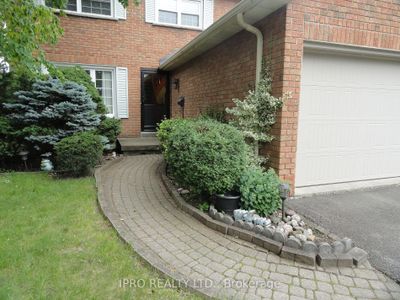 4214 Butternut Crt, House other with 4 bedrooms, 3 bathrooms and 5 parking in Mississauga ON | Image 3