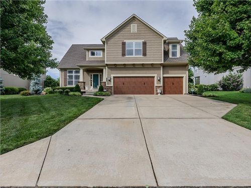 1045 Sw Argyl St, Lee's Summit, MO, 64081-7809 | Card Image