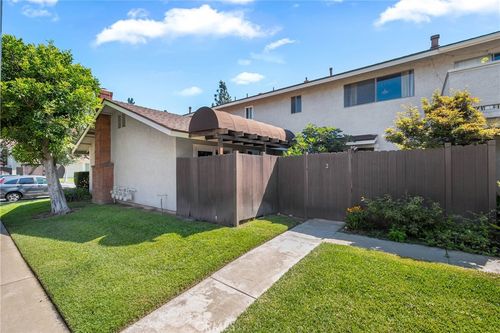 apt-2-176 Whitney Ave, Pomona, CA, 91767-6110 | Card Image