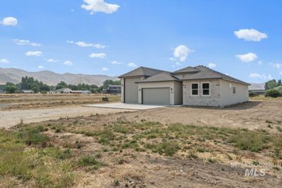 2935 Cottonwood Ln, House other with 3 bedrooms, 2 bathrooms and 3 parking in Emmett ID | Image 2