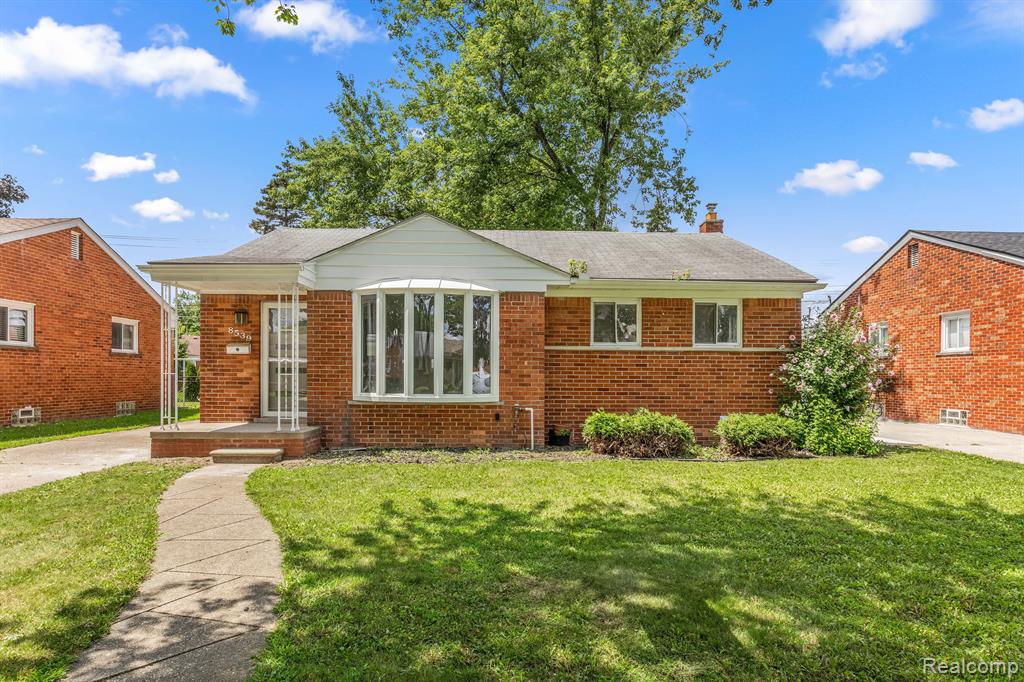 Salem Ln, Dearborn Heights, MI 48127