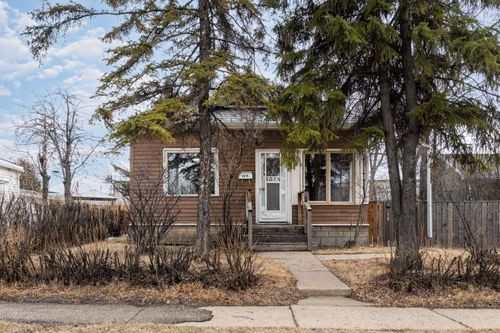 5015 52a Street, Camrose, AB, T4V3Y7 | Card Image