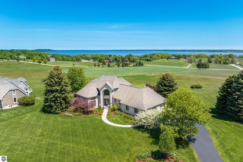 7852 Underwood Rdg, Traverse City, MI, 49686-1679 | Card Image