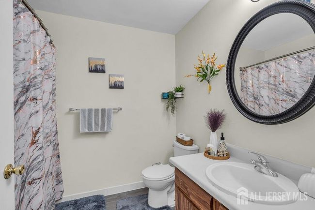 72C - 72 Golden Sq, Townhouse with 2 bedrooms, 2 bathrooms and null parking in Woodbridge NJ | Image 18