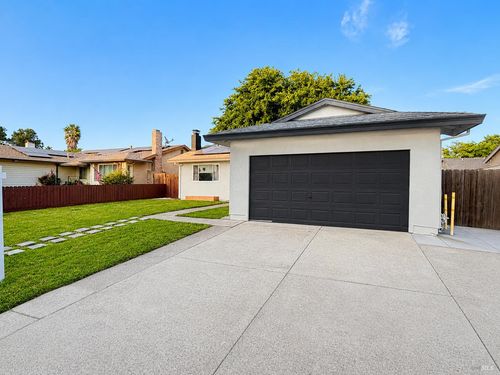 825 Spoonbill Ln, Suisun City, CA, 94585-1827 | Card Image
