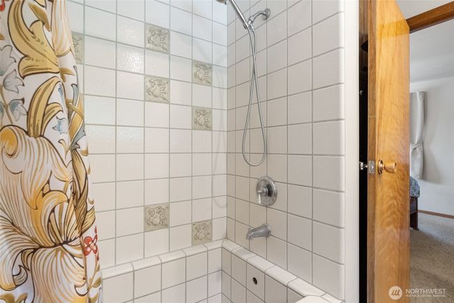 Primary Bed / Bathroom | Image 23