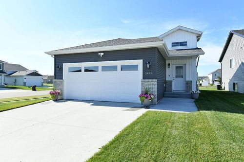 1444 69th Ave S, Fargo, ND, 58104-5535 | Card Image