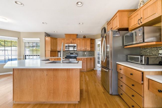 12753 261 St, House other with 5 bedrooms, 3 bathrooms and 10 parking in Maple Ridge BC | Image 11