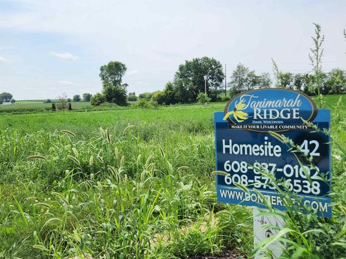 854 Capitol Dr, DANE, WI, 53529-9527 | Card Image