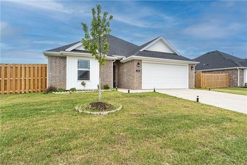 440 Peach Ave, Centerton, AR, 72719-6090 | Card Image