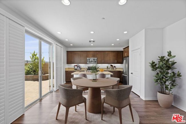 20650 Huntley Way, Condo with 4 bedrooms, 3 bathrooms and 4 parking in Santa Clarita CA | Image 4