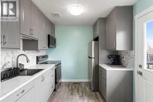 2725 47 Ave, Lloydminster, SK, S9V1H3 | Card Image