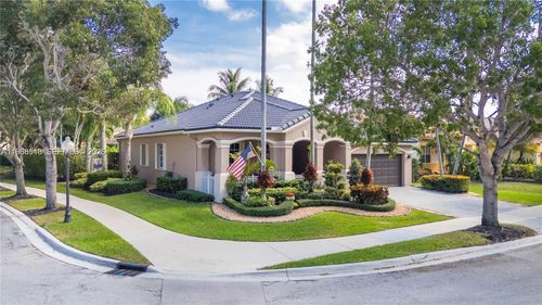 800 Lavender Cir, Weston, FL, 33327-2434 | Card Image