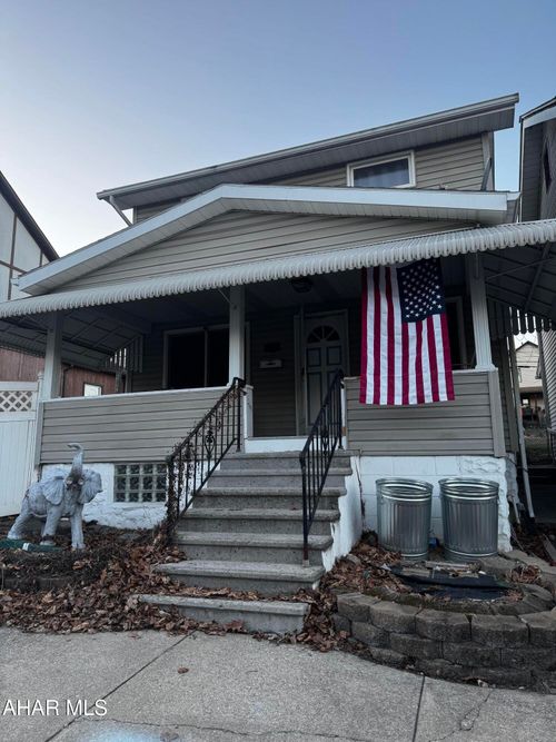 818 Bell Ave, Altoona, PA, 16602-4706 | Card Image