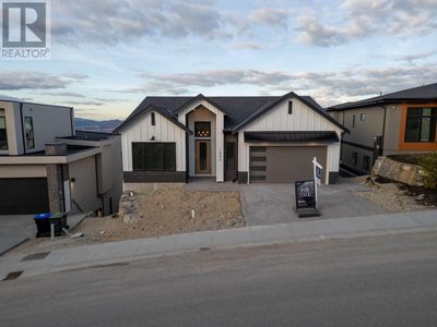 1042 Emslie St, House other with 5 bedrooms, 4 bathrooms and null parking in Kelowna BC | Image 1