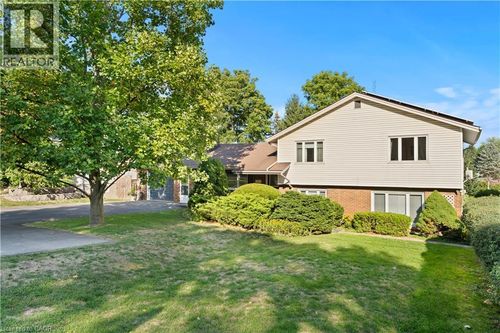 1327 Pelham St, Fonthill, ON, L0S1E4 | Card Image