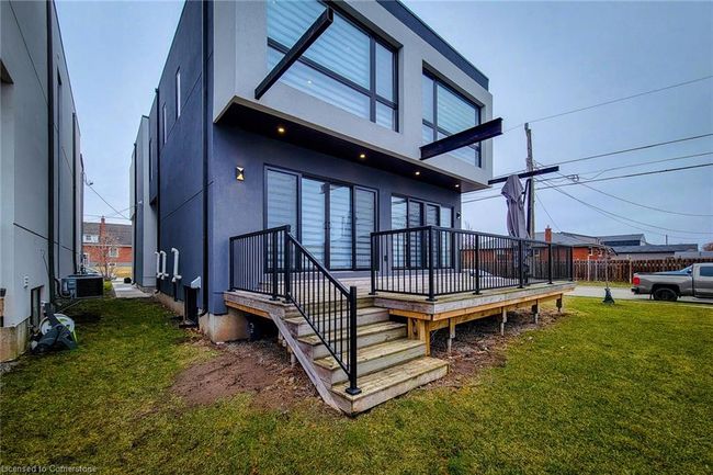 253 Federal St, House other with 6 bedrooms, 7 bathrooms and 3 parking in Stoney Creek ON | Image 4