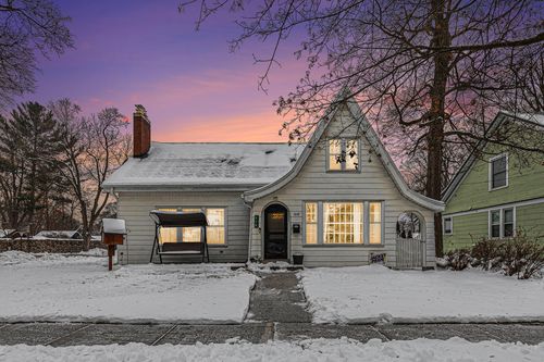 218 W Grove St, Greenville, MI, 48838-1712 | Card Image