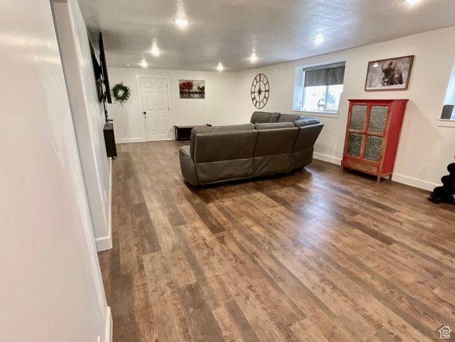 147 W 925 N, House other with 5 bedrooms, 2 bathrooms and 3 parking in Centerville UT | Image 27