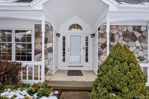 4116 Split Rail Ln, Fenton, MI, 48430-9117 | Card Image